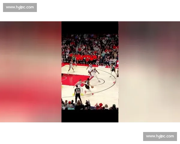 3D 暴击！大洛压哨三分 + 单手血帽夏普